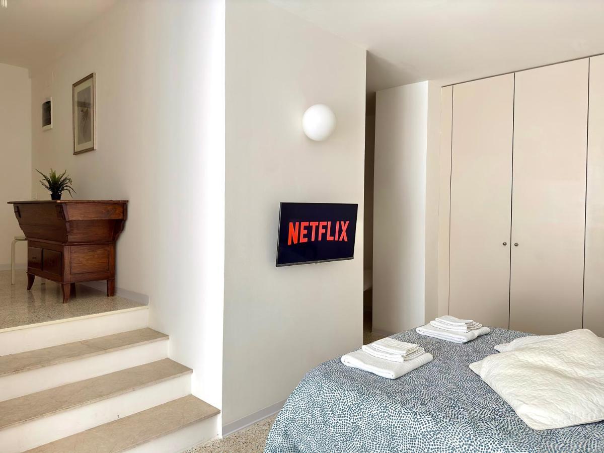 Minimal Navigli Apartment Mailand